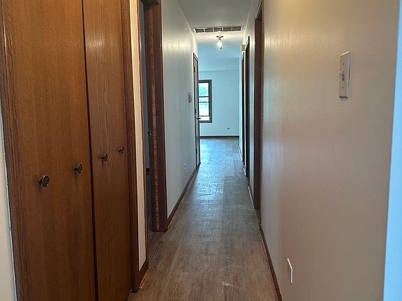 5th image of 8100 W Dempster St #1