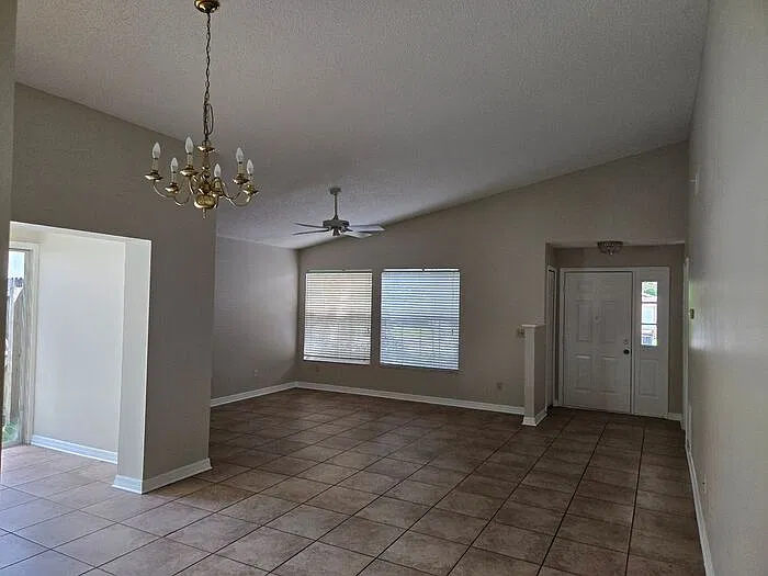 3 bed, 2.0 bath, 1534 sqft, $2,240 — Photo 2