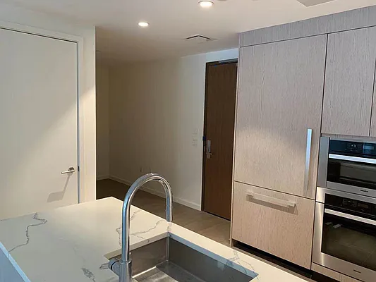 Rented by E Realty International Corp | media 30