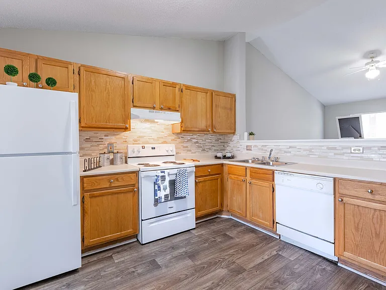 Sharon Pointe Apartment Homes — Photo 14