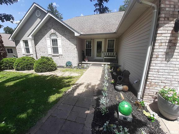 3rd image of 15984 Richard Ct