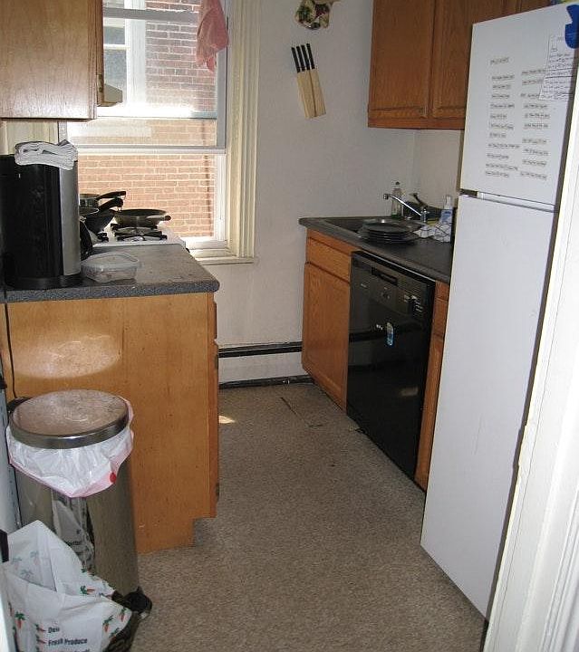 2nd image of 254 S 21st St APT 3R