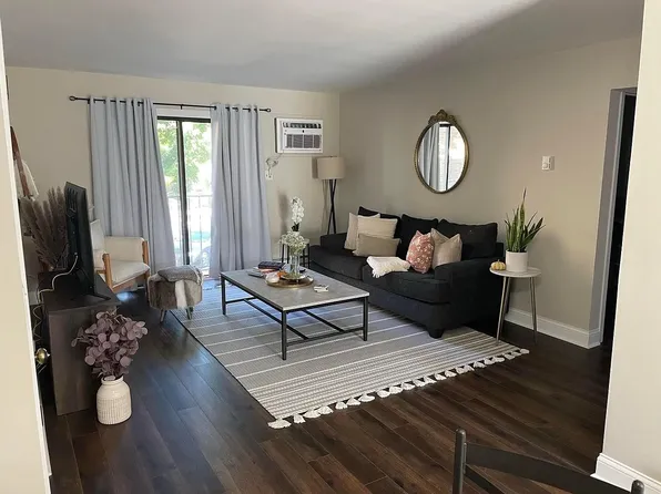 184 S Waters Edge Dr APT 201, Glendale Heights, IL 60139