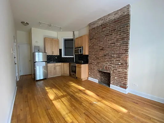 Rented by City Connections Realty | media 6