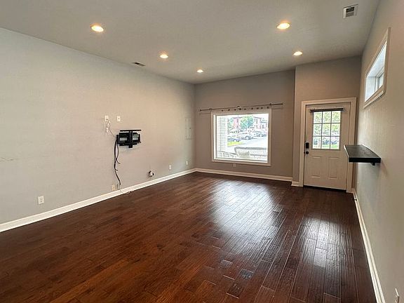 4th image of 1313 McHenry St
