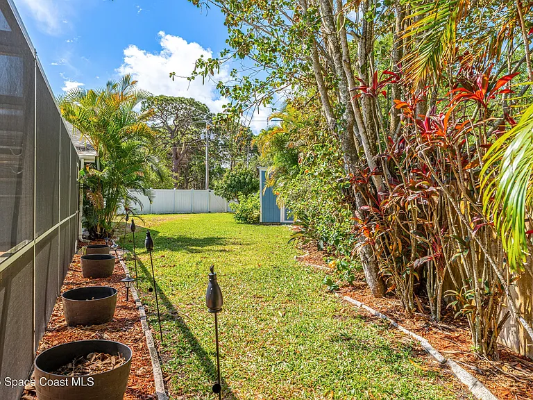 113 Las Palmas — Photo 42