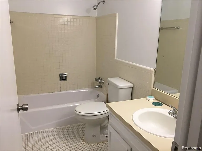 444 Fox Hills Dr N #3 — Photo 12