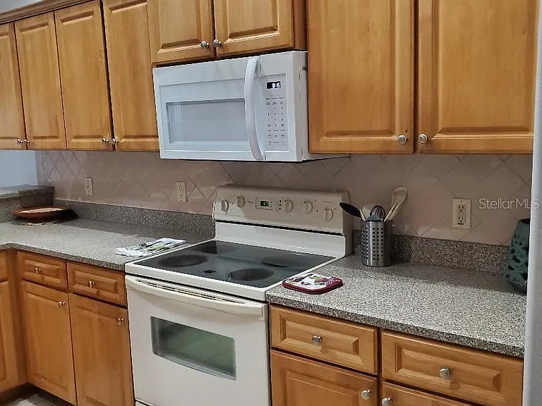 47 Fenimore Ln — Photo 8