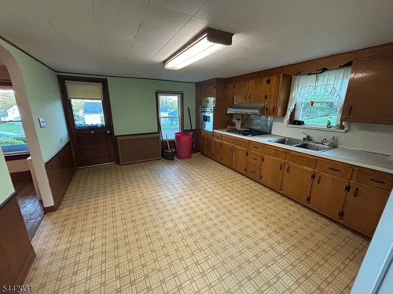 2 bed, 1.0 bath, 9178 sqft, $3,000 — Photo 4