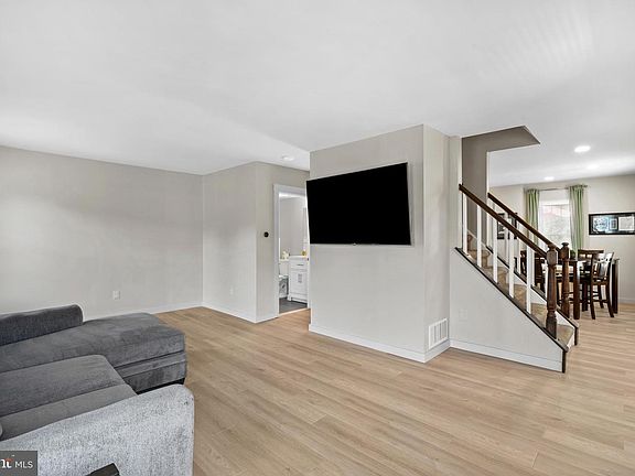 5th image of 110 Rutledge Ct