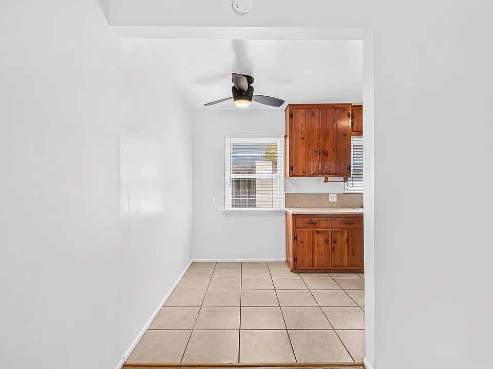 1906 Voorhees Ave