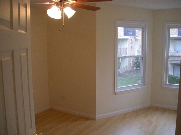 3rd image of 516 Thorncliff Dr APT 203