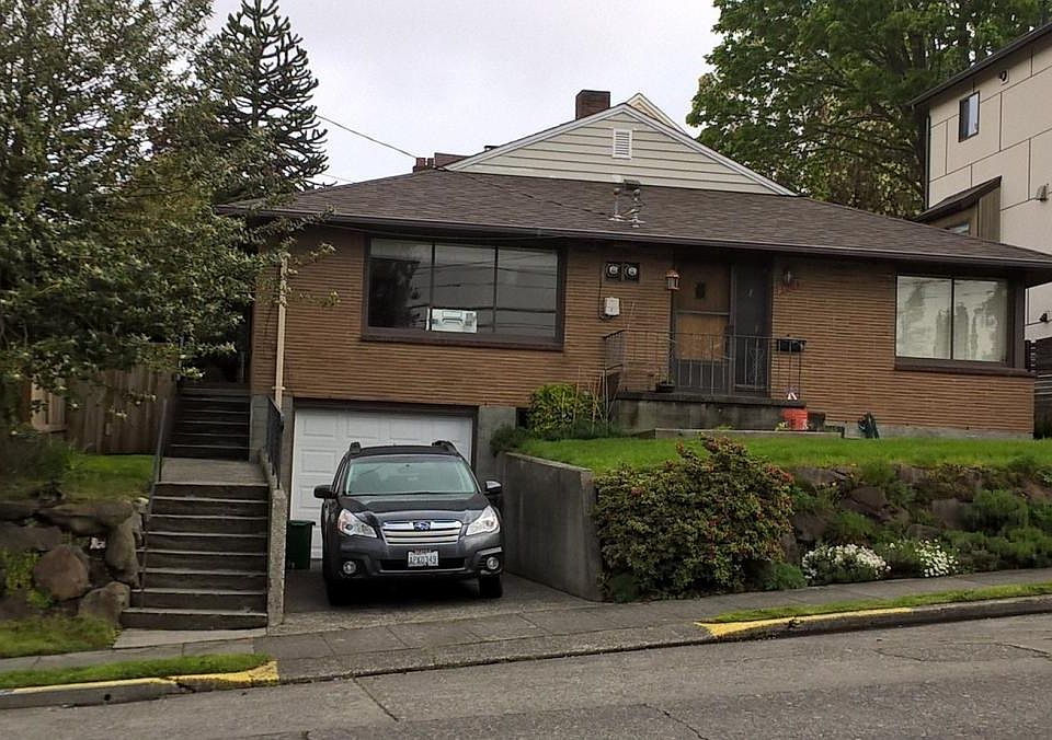 Front. Unit 3002 is on Left side, includes garage and has basement with bedroom, bathroom, and laundry area.