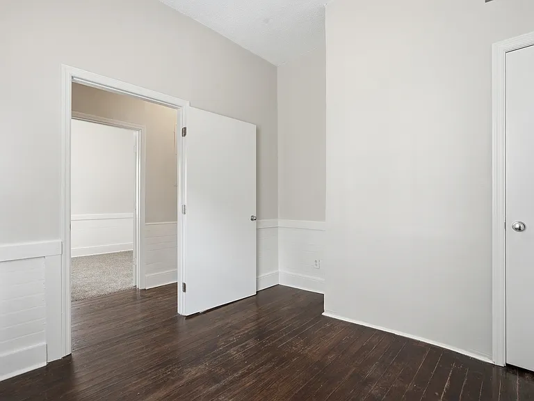 520 E Hall Ln — Photo 9
