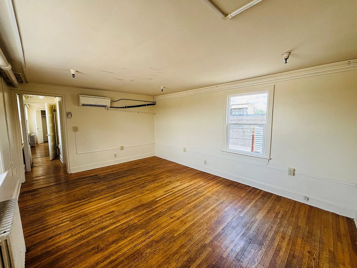1 Bedroom, 1 Bath Apartment — Photo 4