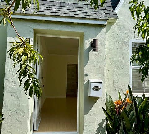 2nd image of 608 Venezia Ave #A