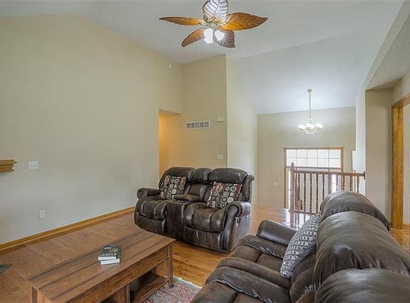 5th image of 708 SW Woodland Cir