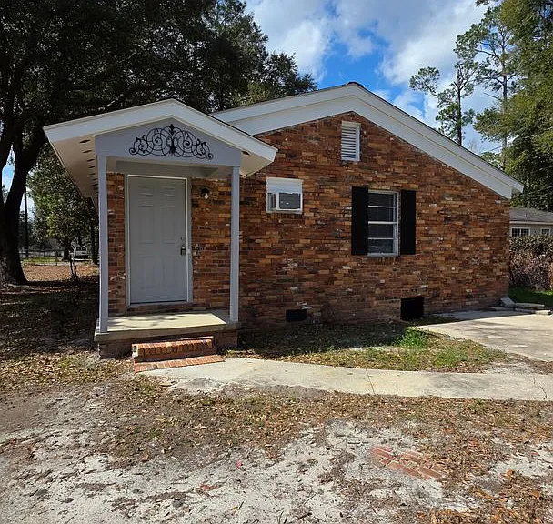 2505 Rosebrier Ave — Photo 1