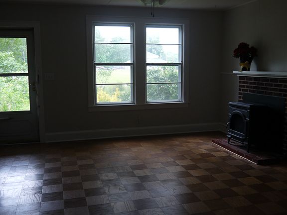 4th image of 924 Lincoln Dr