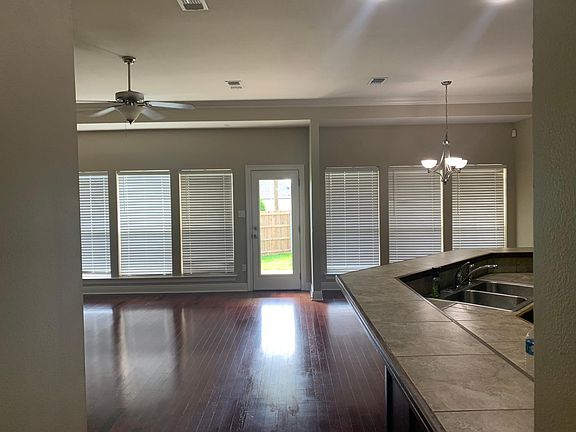 Living and kitchen nook