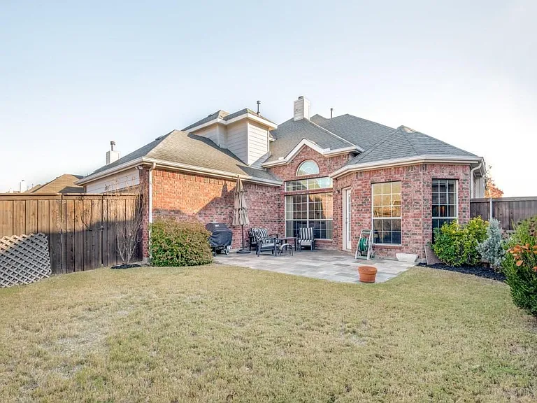 10572 Coach House Ln — Photo 1
