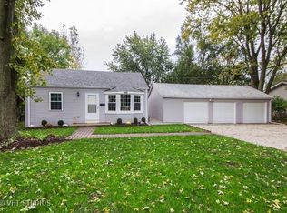 1048 Indiana St, Aurora, IL 60506