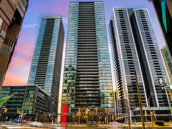 110 Charles St E, Toronto, ON