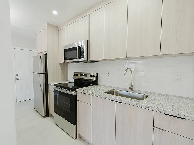 Legacy at Dadeland — Photo 15