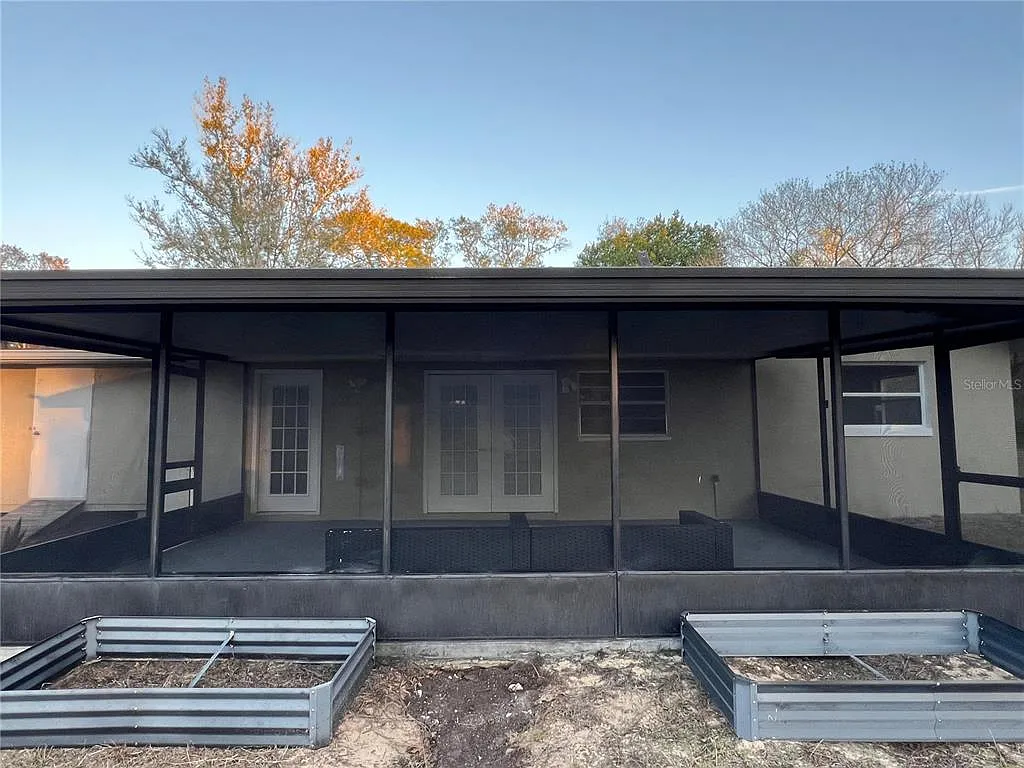 4 bed, 2.0 bath, 2010 sqft, $2,500 — Photo 3