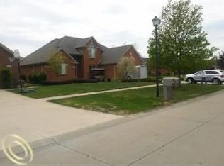 21272 Vesper Dr, Macomb, MI 48044