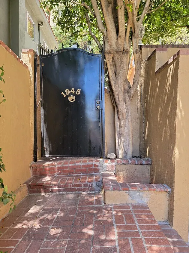 2 bed, 975 sqft, $2,800 — Photo 2