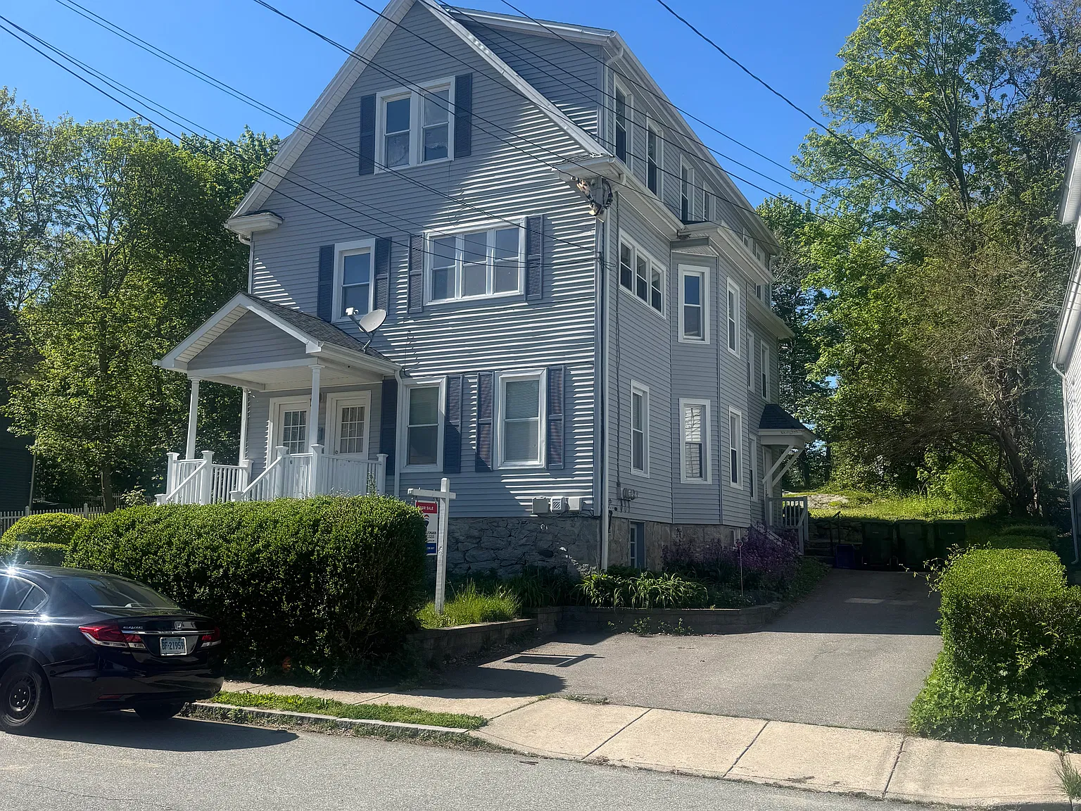 2 bed, 1000 sqft, $1,900 — Photo 1