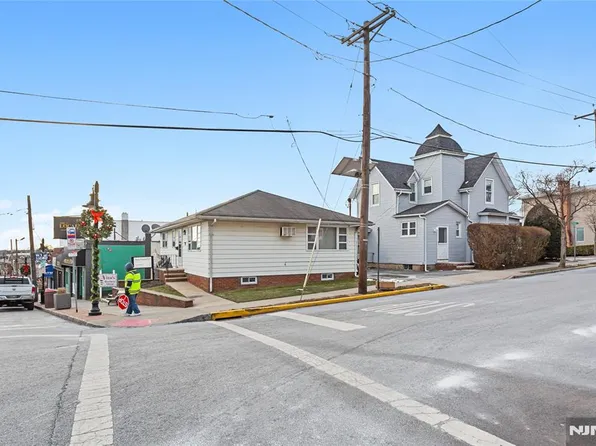 428 Division Ave, Carlstadt, NJ 07072