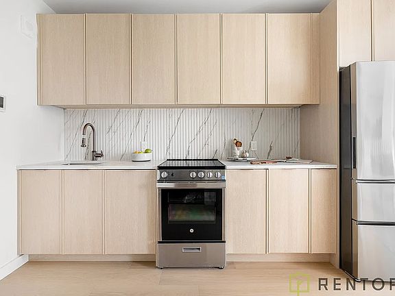 4th image of 224 3rd Ave #6H