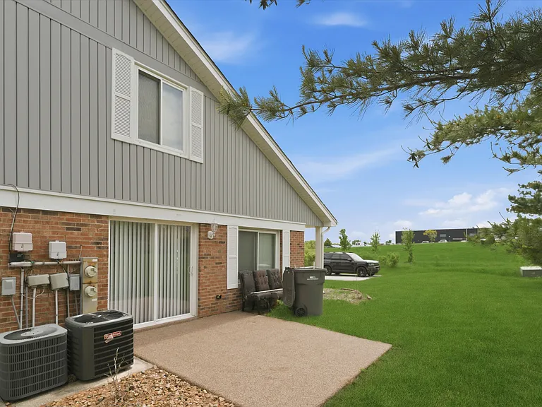 15826 Farm Hill Dr — Photo 24