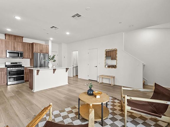 4th image of 348 Sweet Pl