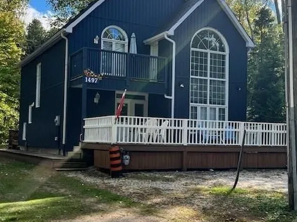 1497 Shore Ln, Wasaga Beach, ON L9Z 1X3