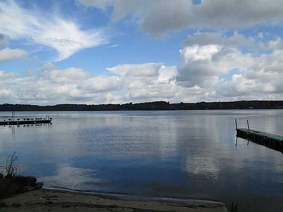5th image of 111 Lakeside Dr