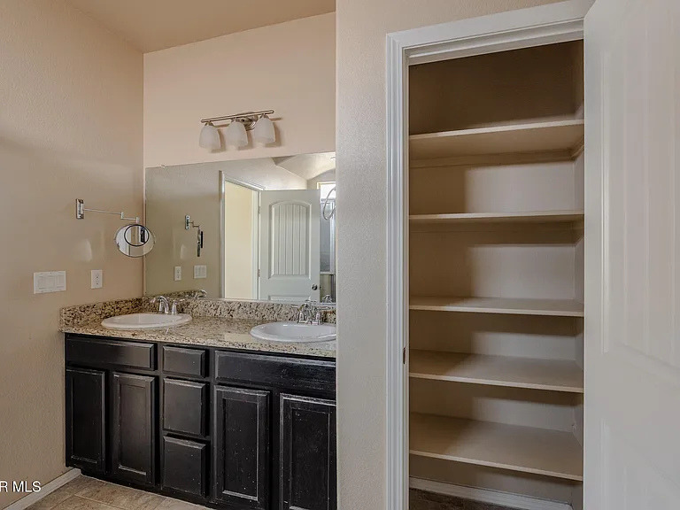 12485 Knightsbridge Dr — Photo 35