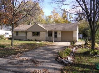 1518 S Sherwood Dr, New Berlin, WI 53151