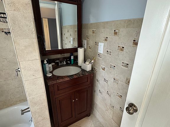 2nd image of 410 Cromwell Ave Floor 2