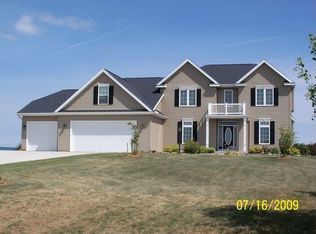 W14024 Crest View Dr, Prairie Du Sac, WI 53578