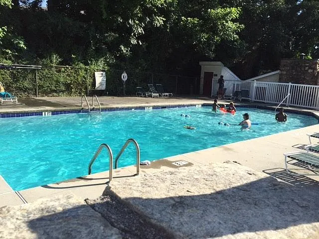 1 bed, 300 sqft, $690 — Photo 3