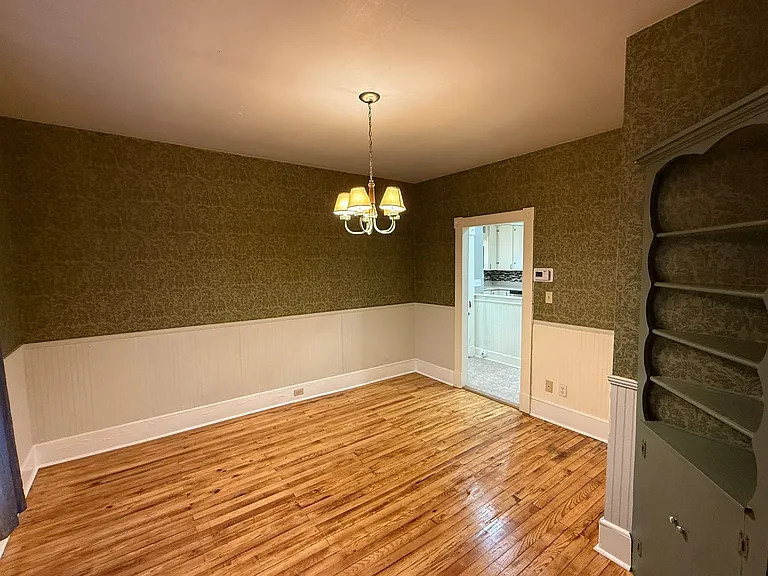 406 Robbins St — Photo 10
