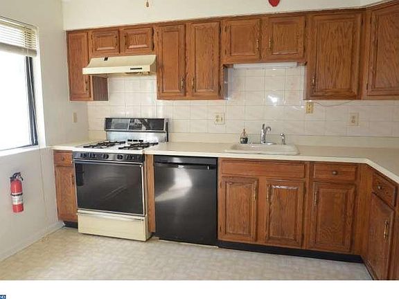 3rd image of 167 Hampshire Dr
