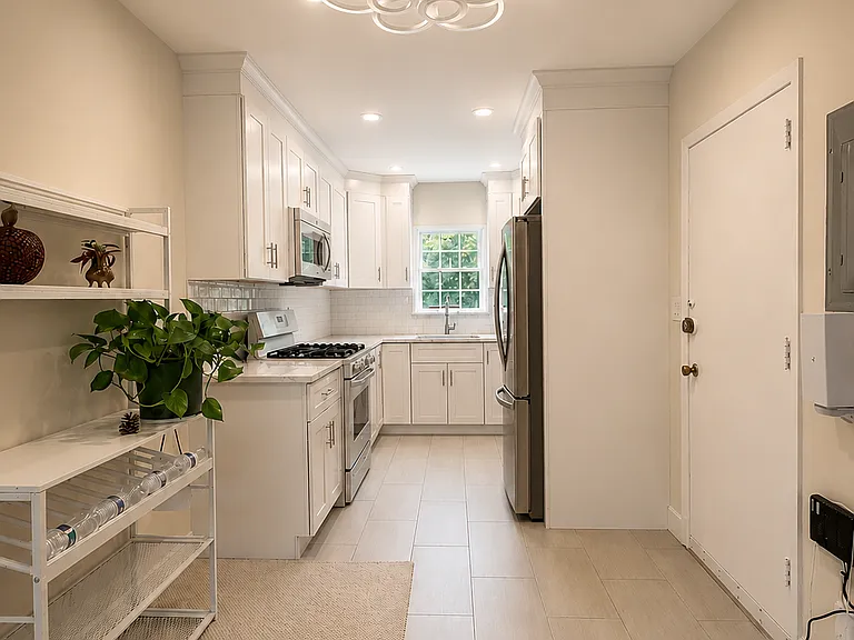 30 Lake Shore Ct #1 — Photo 2