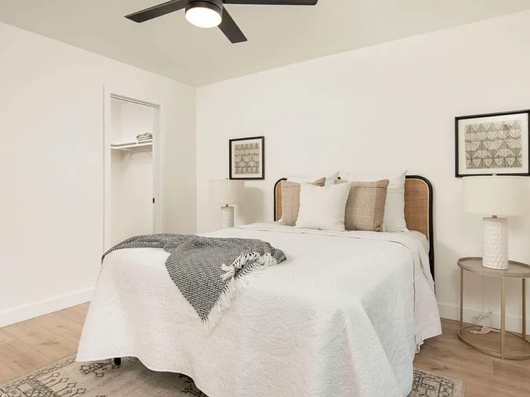1880 E Morten Ave #111 — Photo 7