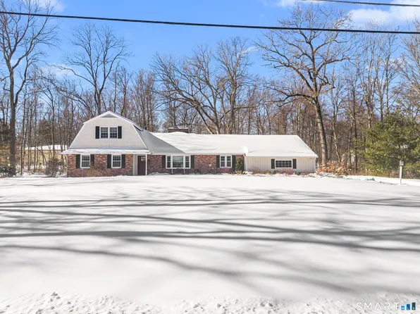 15 Lindencrest Drive, Danbury, CT 06811