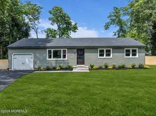 11 W Park Avenue, Belford, NJ 07718