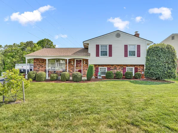 959 Halifax Cir, Vinton, VA 24179